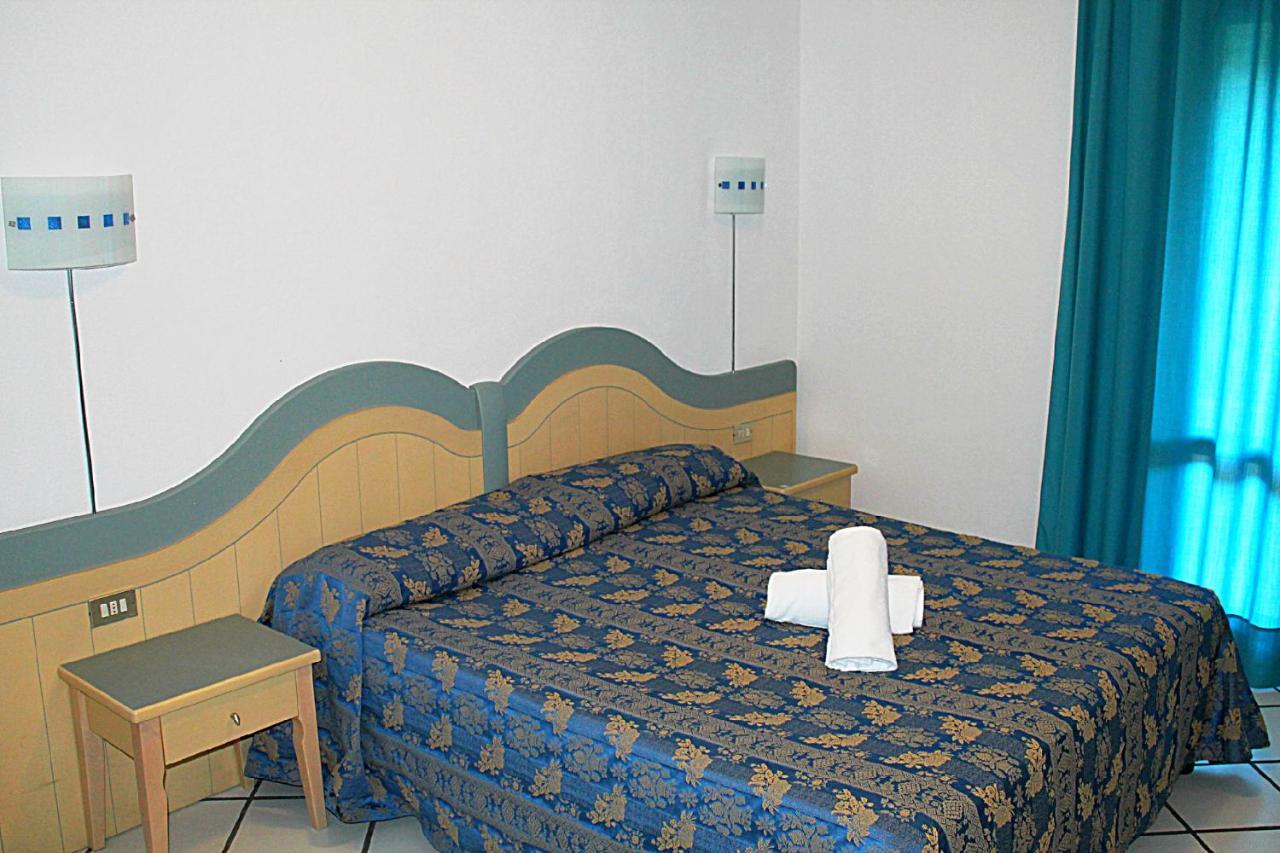 Residence Porto Mannu Palau Esterno foto