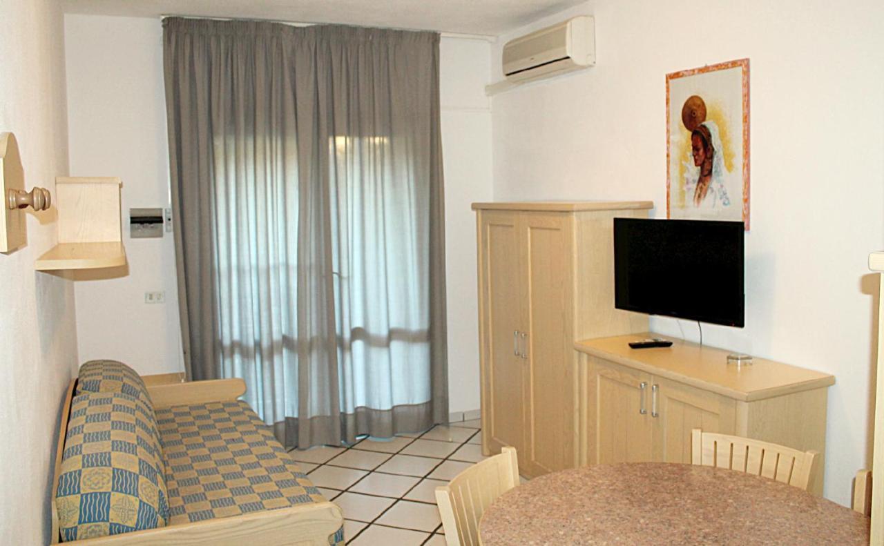 Residence Porto Mannu Palau Esterno foto